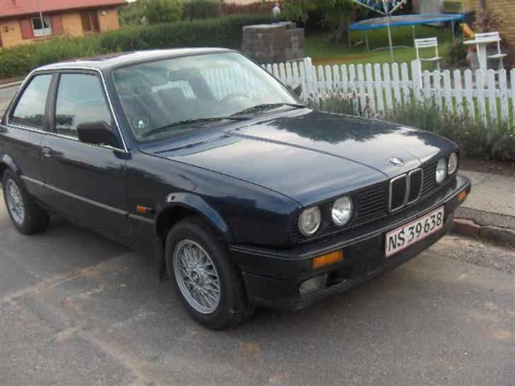 BMW 320i  ***SOLGT*** billede 2