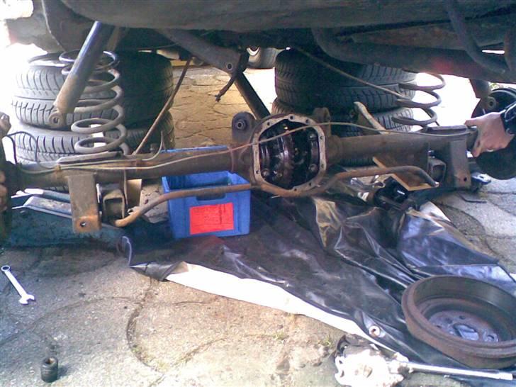 Ford Taunus 2.3 v6 (SOLGT) - Det gamle bagtøj kunne sku ikke mere så det måtte skiftes ud med et kraftigere... billede 11