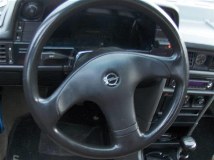 Opel Kadett E Sedan Gt "Solgt" - Astra Rattet billede 13