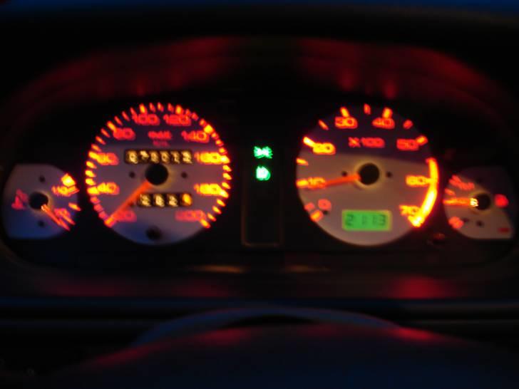 Skoda Felicia Blackmagic(Solgt) - Hvid speedometer med rødbagrund ;) billede 4