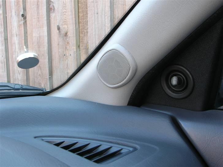 Nissan Primera si  - a stolper med diskant. taget fra en 97 model billede 16