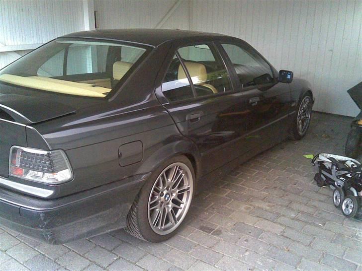 BMW 325 i 24v solgt billede 8