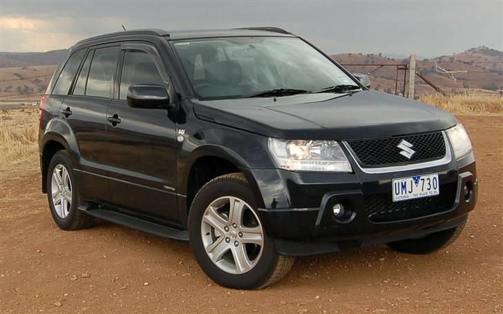 Suzuki Grand Vitara Prestige - Nummerplade + bil + mig = i australien (hvor jeg nu engang bor..) billede 1