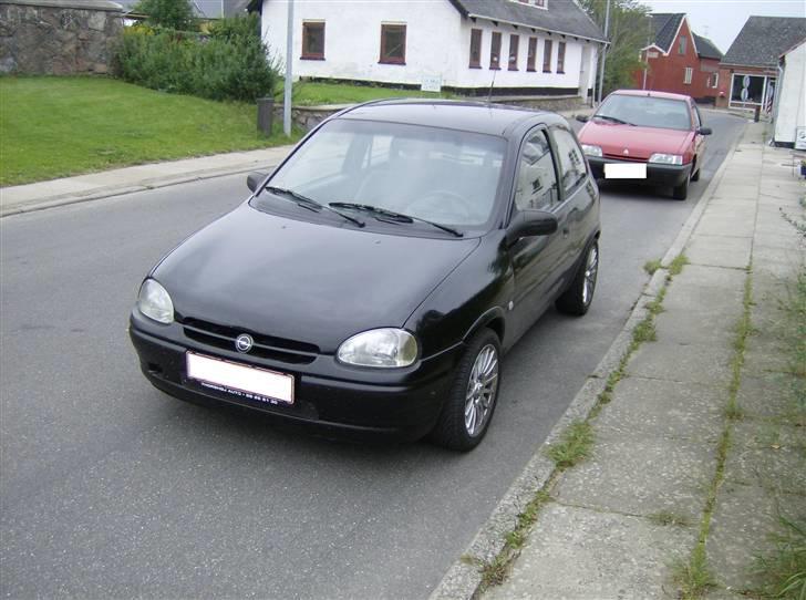 Opel Corsa B SOLGT.. - min mors bil i bag gurnden.  billede 1