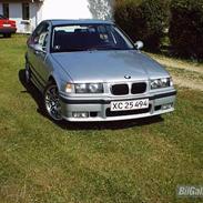 BMW 323I solgt