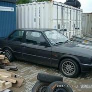 BMW 323i - SOLGT