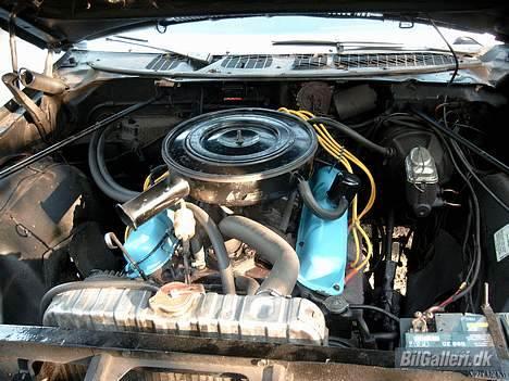 Dodge Polara LIMOUSINE - 318 Cui. V8 med nymalede ventildæksler og afrensede tændkabler (ikke originale men har originale Mopar til at ligge :-D) billede 10