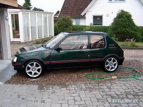 Peugeot 205 GTI billede 1