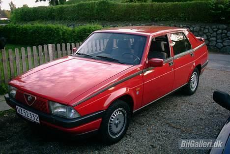 Alfa Romeo 75 2,0 - En drøm at finde så velholdt en gammel bil billede 1