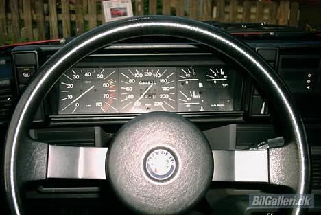 Alfa Romeo 75 2,0 - 91.500, står der og det tror jeg på billede 4