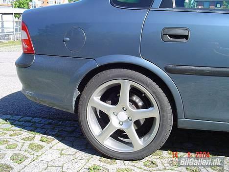 Opel Vectra B SOLGT - Et hjul billede 5