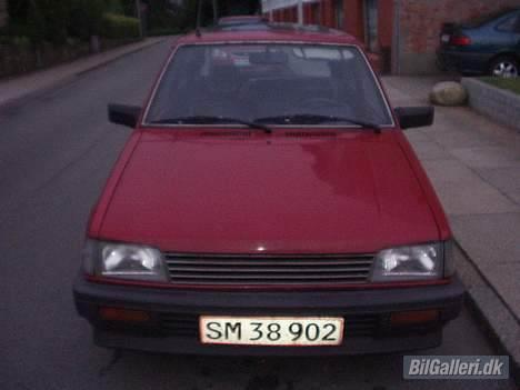 Daihatsu charade DØD OG BORTE - emblemfri front, det er noget der rykker billede 3