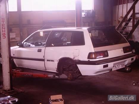 Honda Accord Aerodeck   *Solgt* - var hvid lige da jeg købte den....add...g...så malede den selv sort billede 3