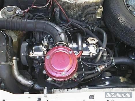 Fiat Duna 70 - Crom og guld i motorrummet. billede 1