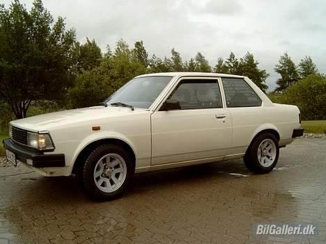 Toyota Corolla KE70 - Da havde jeg lige fået mine Supra MA61 fælge på billede 6