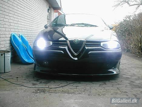 Alfa Romeo 156 - Xenon lys på fuld kraft (svært at tage billeder af xenon men meget blå i virkeligheden) billede 4