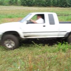 Toyota Hilux 4x4 2,4td solgt