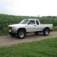 Toyota Hilux 4x4 2,4td solgt