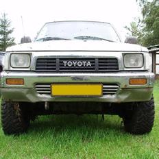 Toyota Hilux 4x4 2,4td solgt