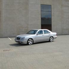 Mercedes Benz E320 CDI AVANTGARDE 