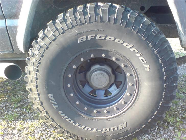 Nissan patrol  den er solgt - de gode specielle fælge passer rigtig godt på  bilen, de er blevet malede i bilens farve. billede 3