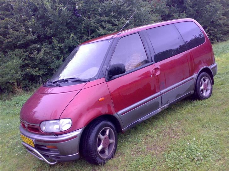 Nissan Serena 2.0 SGX  SOLGT - kommer til at se bedre ud med andre fælge billede 2