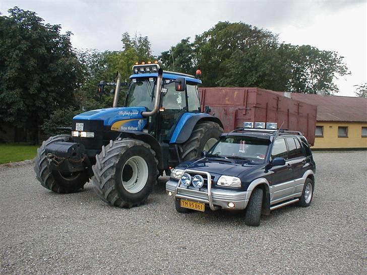 Suzuki Grand Vitara #SOLGT# - Holder ved siden traktoren fra mit tidligere arbe...! billede 8