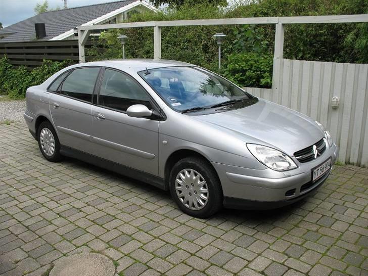 Citroën C5 Prestige 2,0i 16V - Bilen forfra billede 1