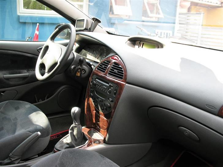 Citroën C5 Prestige 2,0i 16V - Set fra passagersiden billede 3