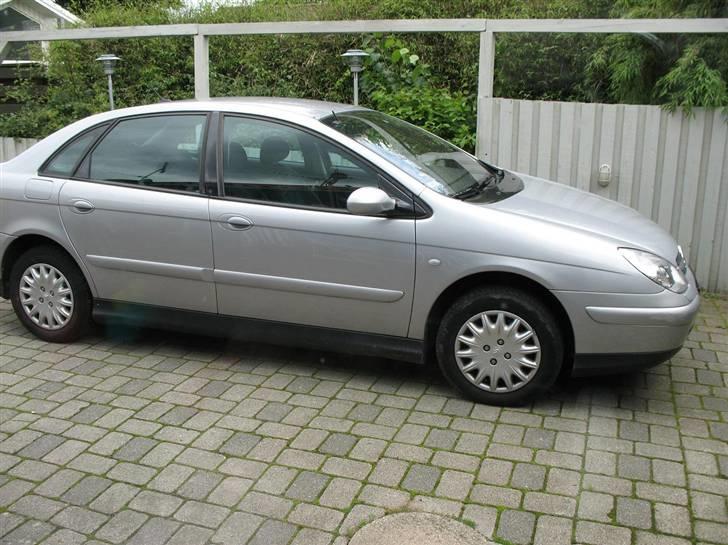 Citroën C5 Prestige 2,0i 16V - Bilen fra siden billede 4