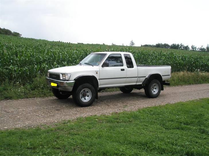 Toyota Hilux 4x4 2,4td solgt billede 2