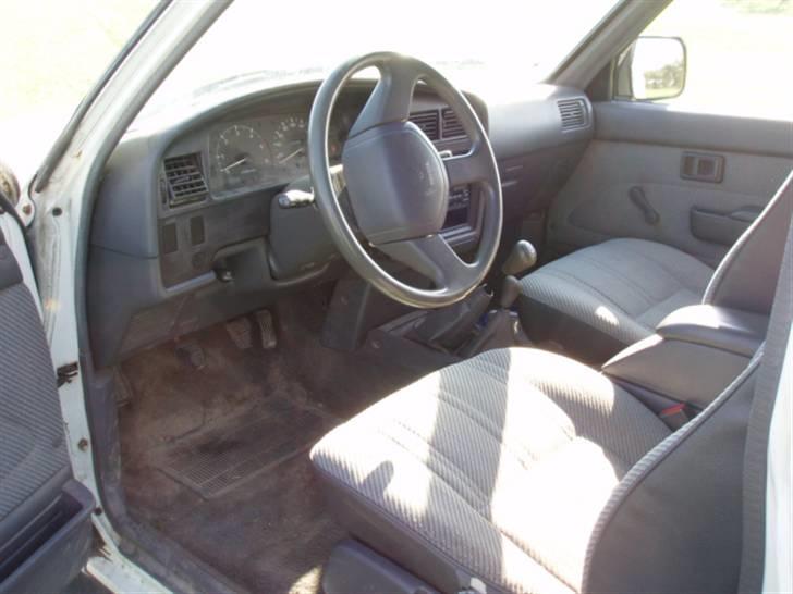 Toyota Hilux 4x4 2,4td solgt - øhh... kabine billede 5