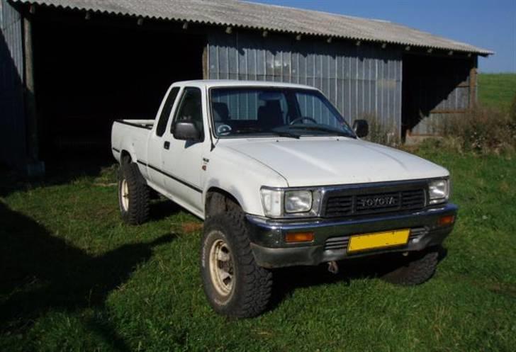 Toyota Hilux 4x4 2,4td solgt - hardtoppen røg hurtig af billede 6