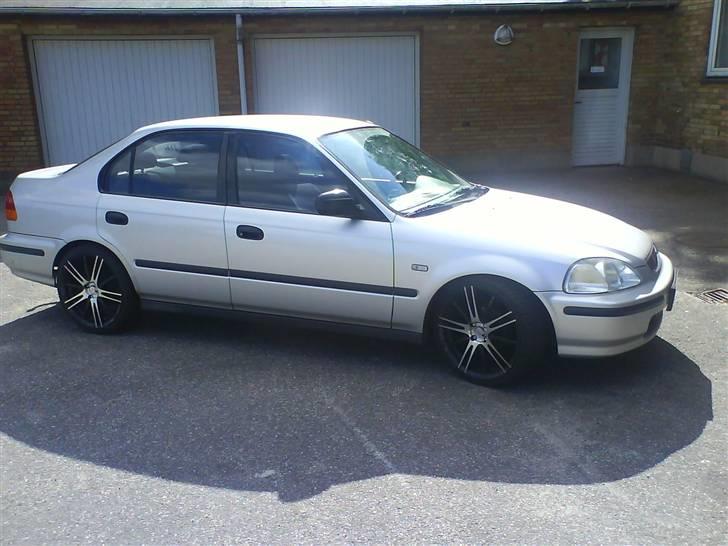 Honda civic solgt billede 3