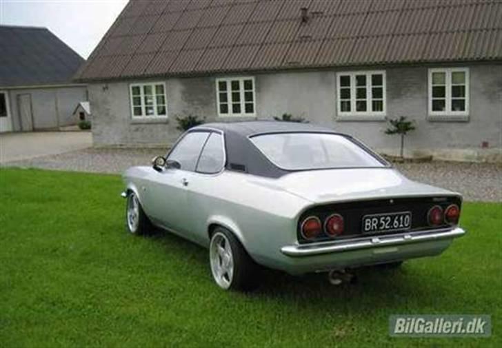 Opel Manta A 2,4 Turbo - Igen på græs hos tidligere ejer billede 16