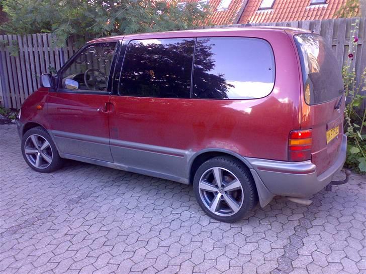 Nissan Serena 2.0 SGX  SOLGT - det pynter virkelig, nu mangler der bare en sænkning billede 9