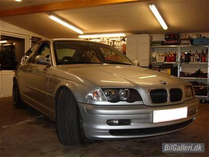 BMW 323 sedan e46 - BMW 323 E46 billede 1
