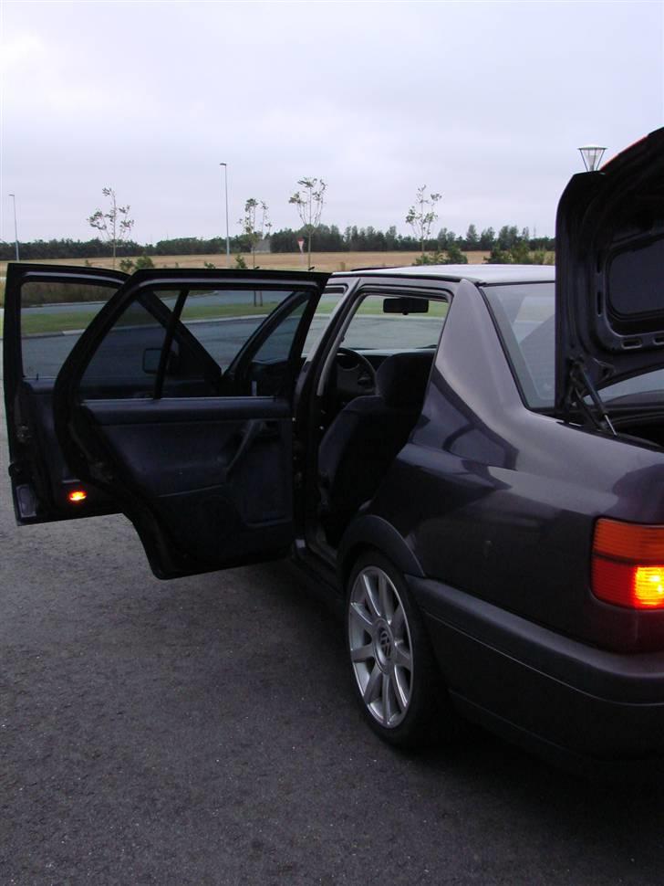 VW Vento TDI GLX billede 10