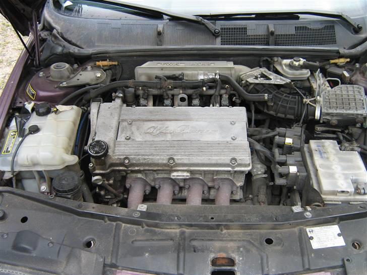 Alfa Romeo 155 total skadet - motor 1.8 8v med knast kæde billede 5