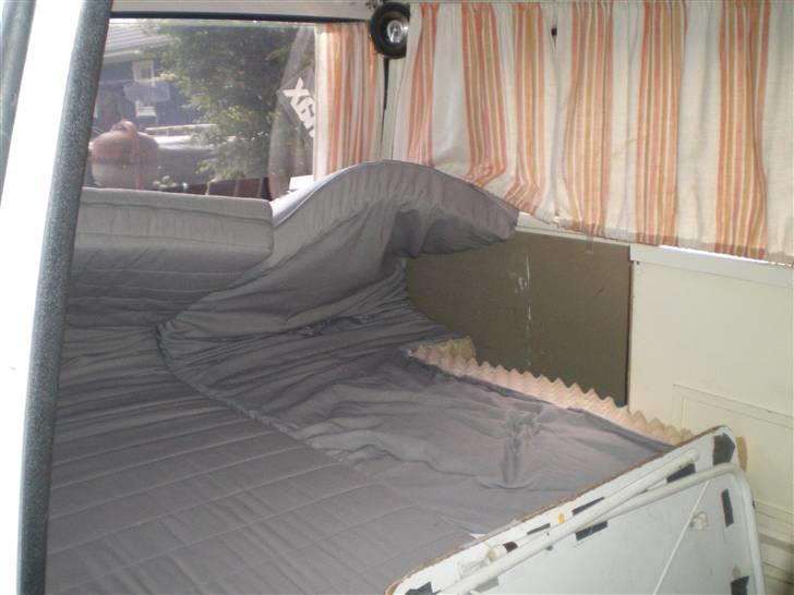 VW Transporter Camper - sengen når den ikke er slået ud billede 5