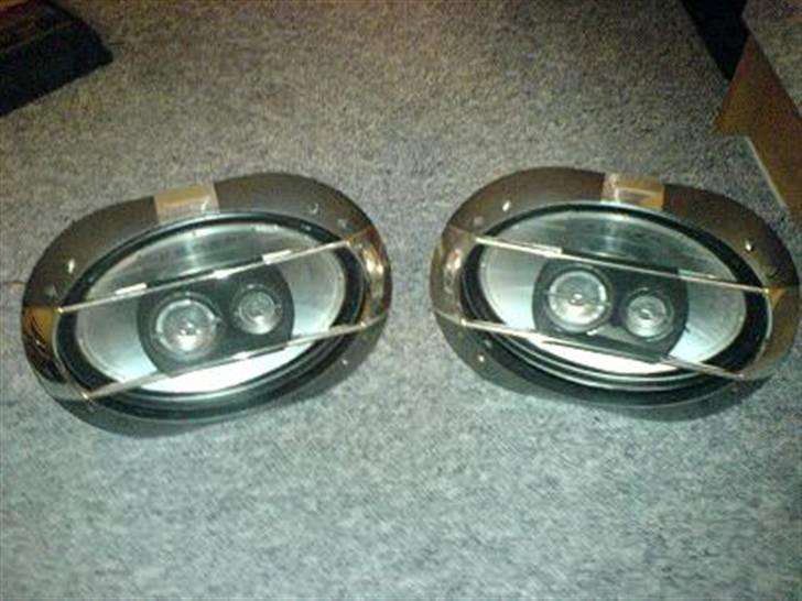 BMW 320I Touring ( SOLGT )  - Rockfort Fosgate - 6*9 T1693C - Til bag billede 17