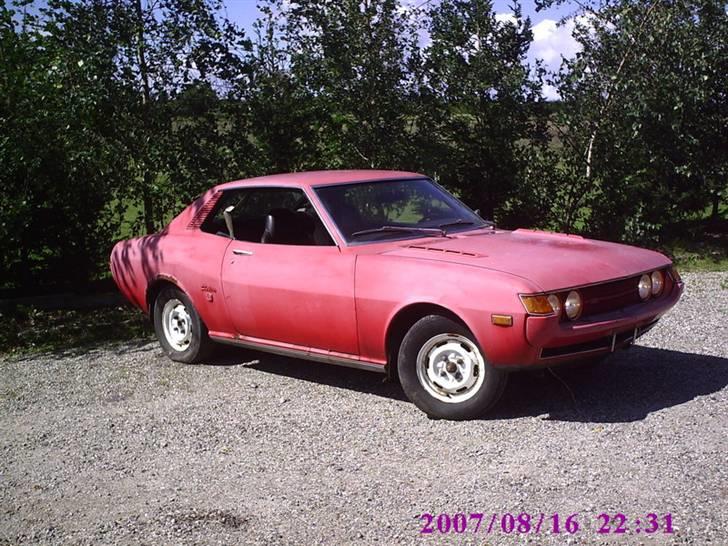 Toyota Celica ST 1600 (SOLGT) - Set fra siden - inden der er gjort noget ved den - april 08 bliver den veteran, så bliver først synet til den tid. billede 1