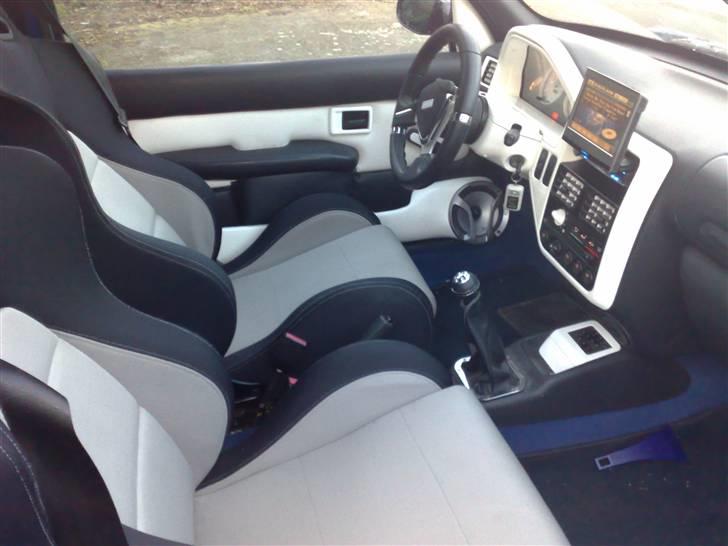 Peugeot 106 rallye 1.6 8V (SOLGT) - sys selv kabinen er blevet flot :) blev dog ikke helt færdig før den blev solgt til fordel for en familiebil :( billede 1