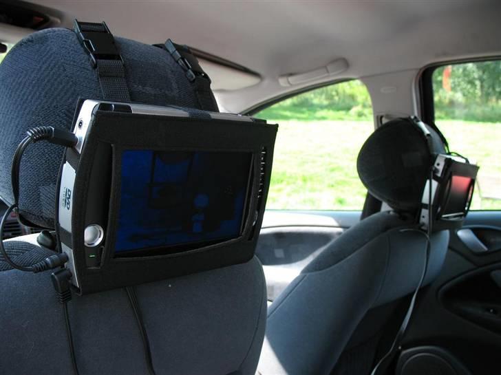 Citroën C5 Prestige 2,0i 16V - DVD i bilen - 2 x 7" skærme billede 9