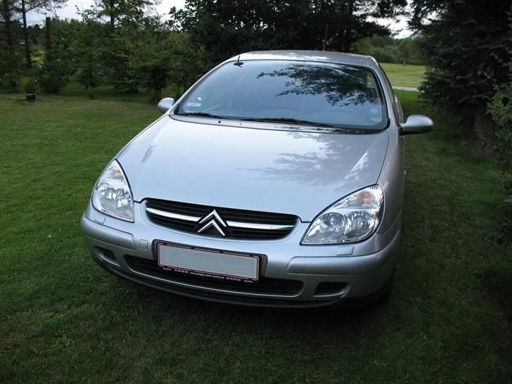 Citroën C5 Prestige 2,0i 16V - Bilen forfra billede 10