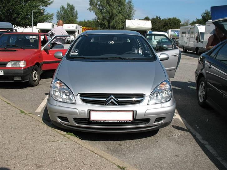 Citroën C5 Prestige 2,0i 16V - Bil foran billede 12