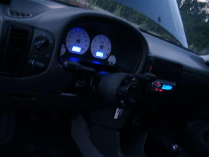 VW Polo 6N "SOLD 19/10-08" - Hvide urskiver med UV-lys og blåt lys i digitalur billede 11