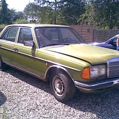 Mercedes Benz 280e w123 (STJÅLET)