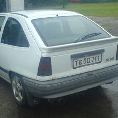 Opel Kadett 1,6i