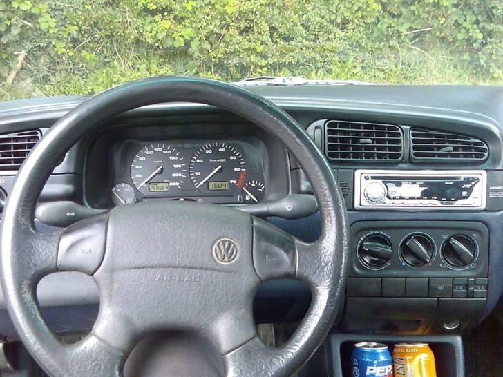 VW Vento 1.8 GL "SOLGT" billede 8